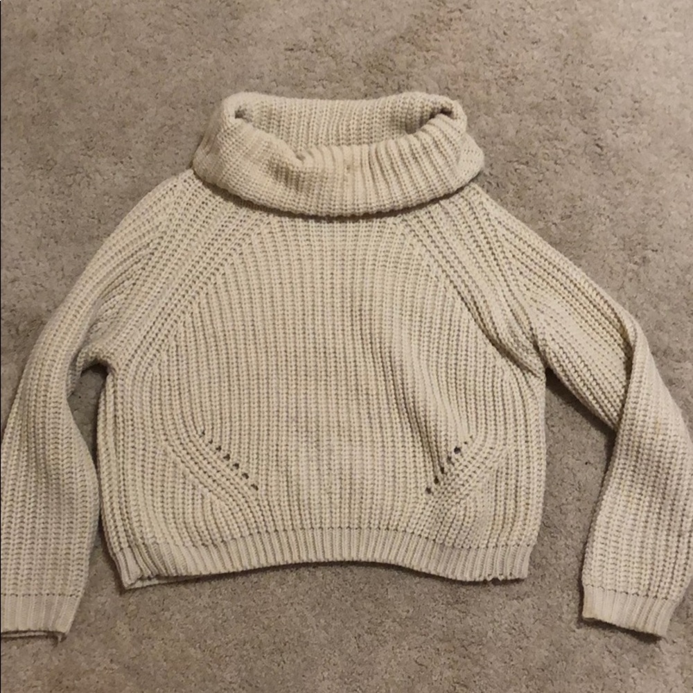 Women’s cream chunky knit sweater size small